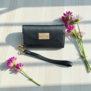 Michael Kors Multifunction iPhone 5 Wristlet / Wallet Clutch Bag in Black